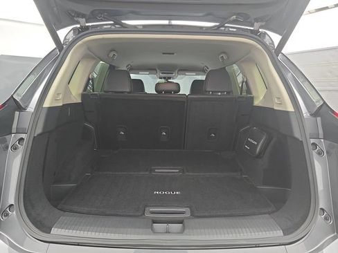 Used 2025 Nissan Rogue SL FWD image 16