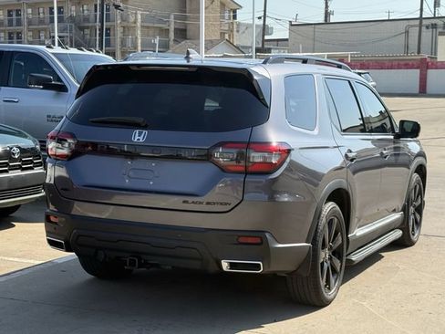 Used 2025 Honda Pilot Black Edition image 4