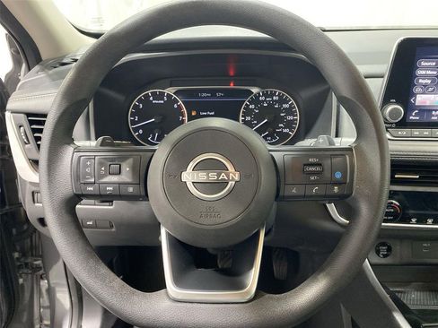 Used 2024 Nissan Rogue SV image 11