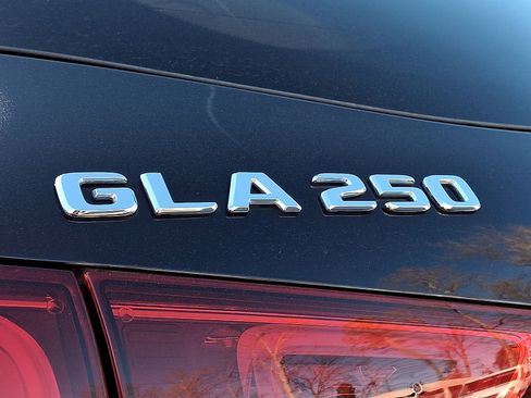 Used 2022 Mercedes-Benz GLA 250 4MATIC image 31