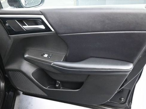 Used 2023 Mitsubishi Outlander SE image 36