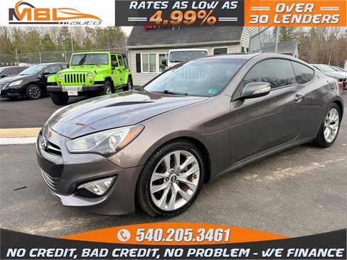 Used 2013 Hyundai Genesis 3.8 image 1