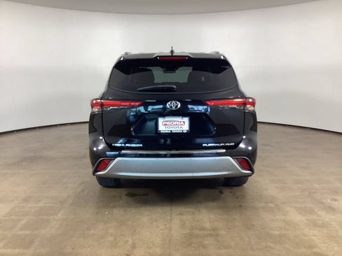 Used 2020 Toyota Highlander Platinum AWD/4WD image 6