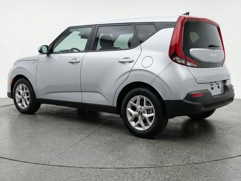 Used 2025 Kia Soul LX w/ LX Technology Package FWD image 6