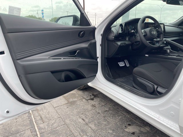 New 2025 Hyundai Elantra SEL FWD image 15