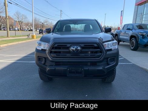 Used 2018 Toyota Tacoma SR image 9