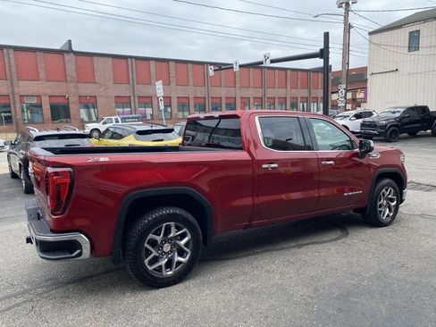Used 2022 GMC Sierra 1500 SLT AWD/4WD image 9