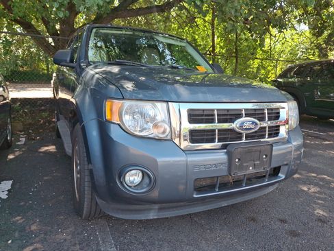 Used 2011 Ford Escape XLT w/ 201A Rapid Spec Order Code AWD/4WD image 1