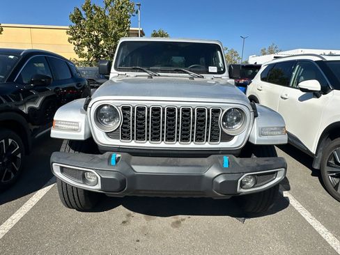 Used 2024 Jeep Wrangler Unlimited Sahara AWD/4WD image 3