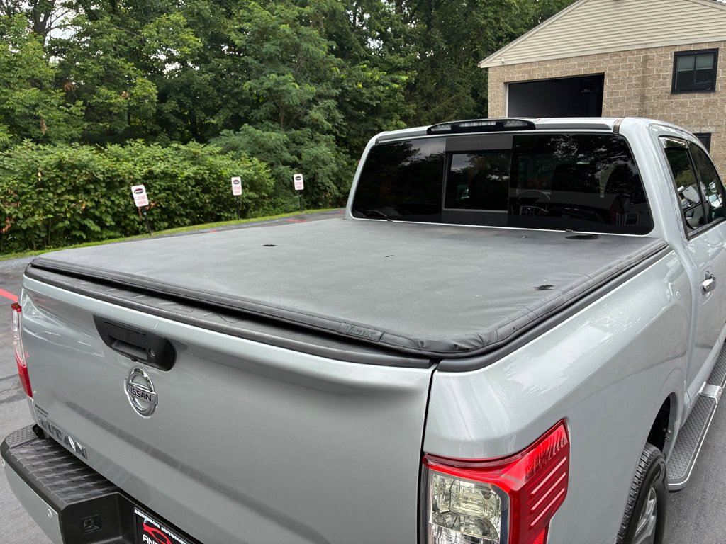 Used 2017 Nissan Titan SL AWD/4WD image 13