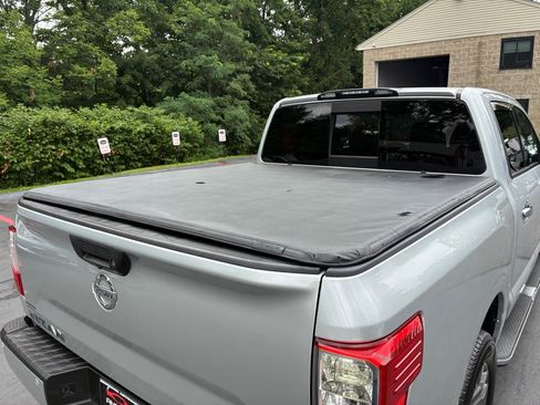 Used 2017 Nissan Titan SL AWD/4WD image 13
