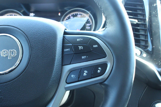 Used 2019 Jeep Cherokee Overland w/ Technology Group AWD/4WD image 32