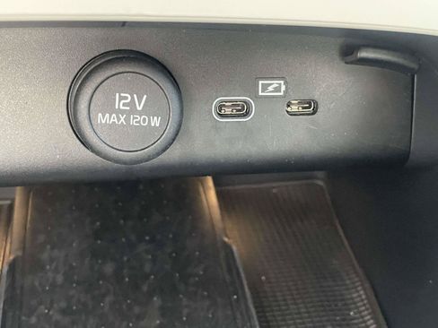 Used 2023 Volvo XC40 B5 Ultimate w/ Climate Package AWD/4WD image 22