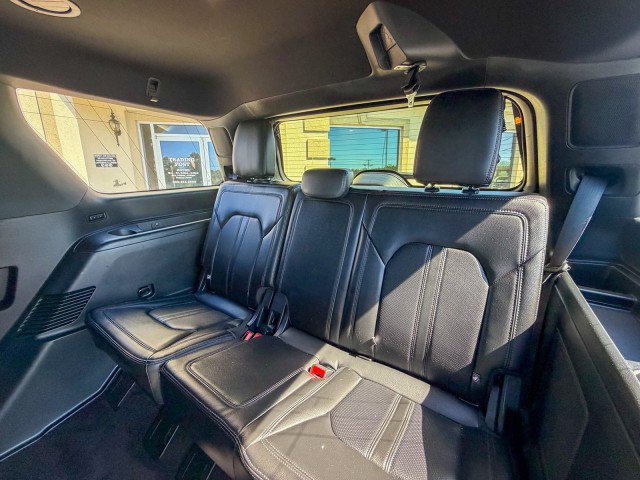 Used 2019 Ford Expedition Limited w/ Equipment Group 301A AWD/4WD image 7