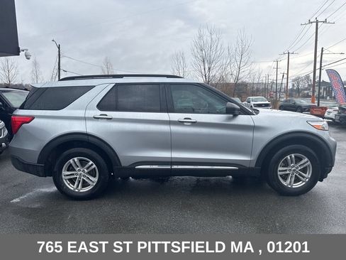 Used 2022 Ford Explorer XLT AWD/4WD image 8