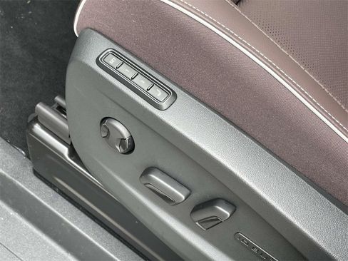 New 2025 Volkswagen ID. Buzz Pro S image 17