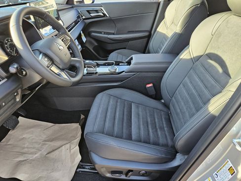 New 2026 Mitsubishi Outlander image 7