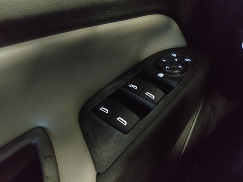 Used 2020 Chevrolet Equinox LS FWD image 27