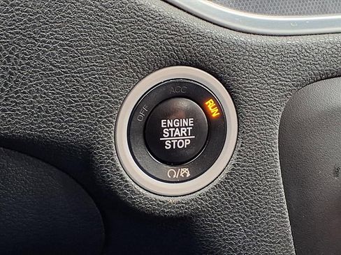 Used 2017 Dodge Charger SXT image 22