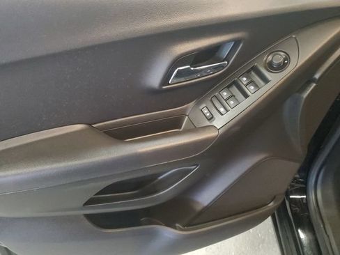 Used 2020 Chevrolet Trax LT w/ LT Convenience Package AWD/4WD image 12