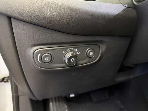 Used 2021 Chevrolet Equinox LT image 15