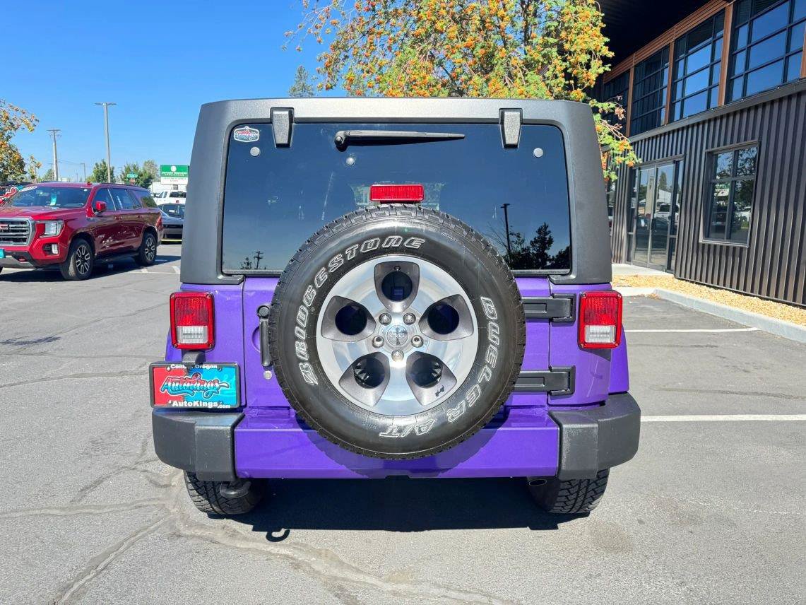 Used 2018 Jeep Wrangler Unlimited Sahara w/ Dual Top Group AWD/4WD image 4
