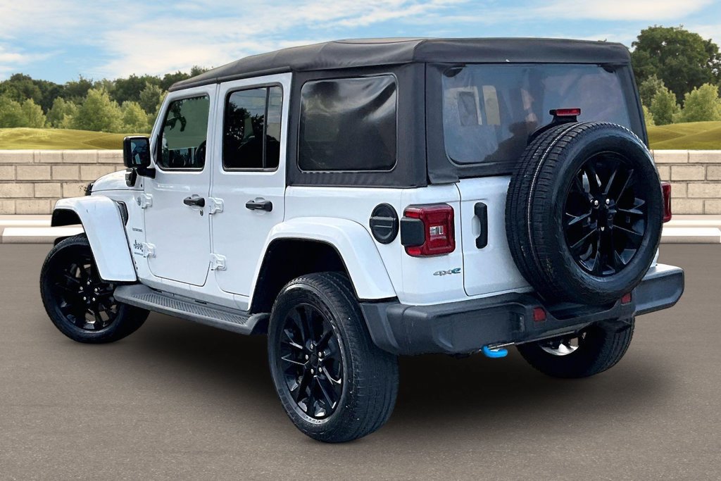 Used 2023 Jeep Wrangler Unlimited Sahara AWD/4WD image 10