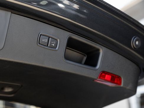 Certified 2026 Porsche Macan AWD/4WD image 31