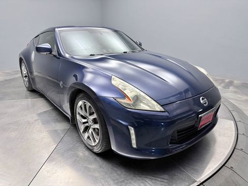 Used 2014 Nissan 370Z Coupe RWD image 3