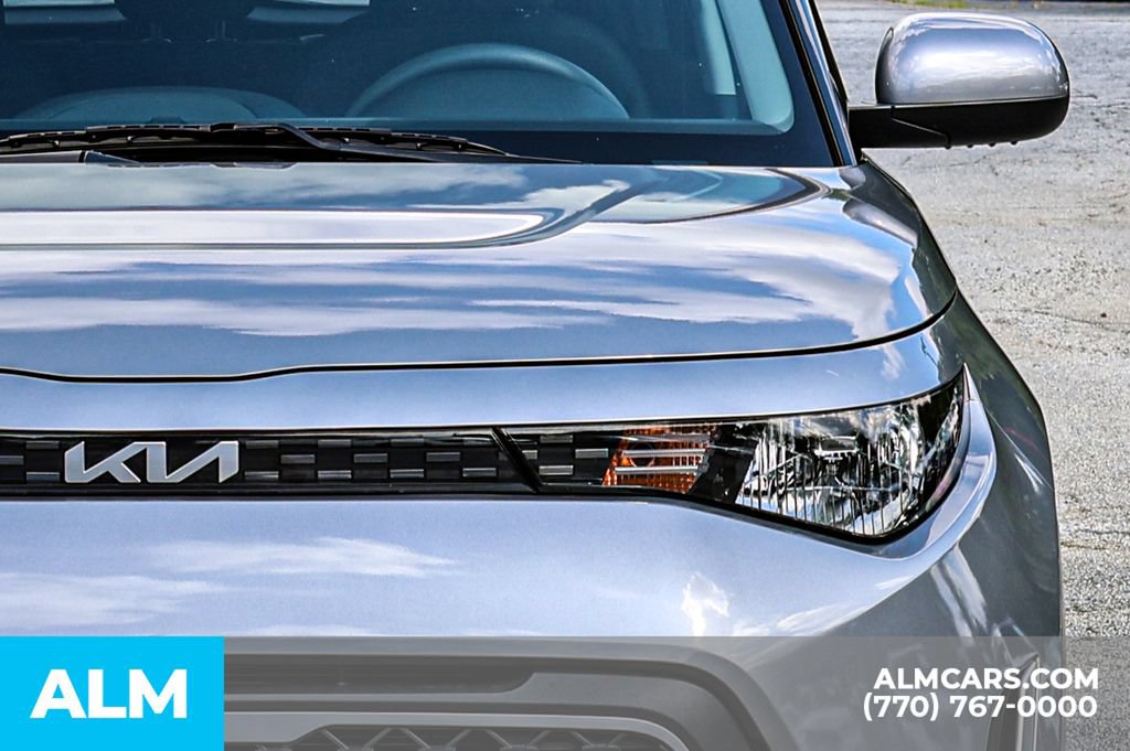 Used 2025 Kia Soul LX w/ LX Technology Package FWD image 14