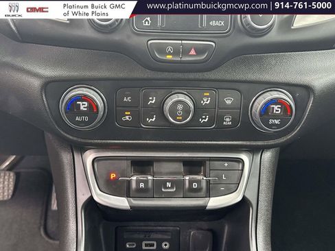 Used 2024 GMC Terrain SLT image 28