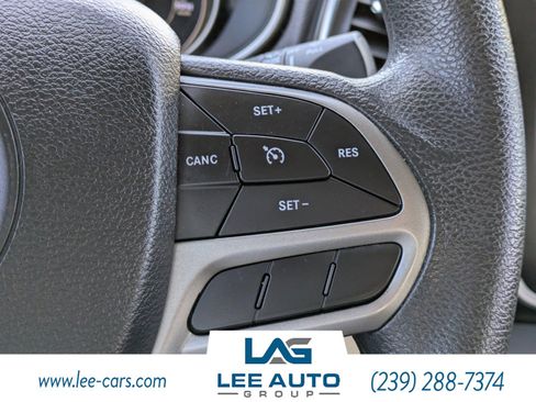 Used 2019 Jeep Cherokee Latitude w/ Popular Appearance Group image 20