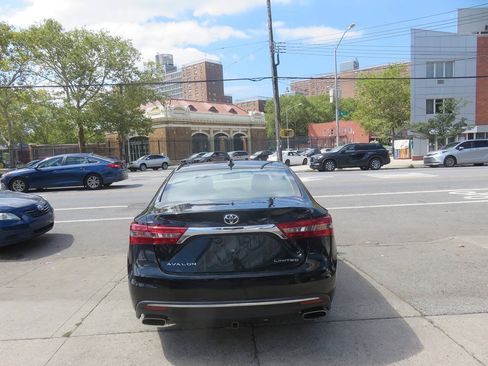 Used 2016 Toyota Avalon Limited w/ Toyota Safety Sense Package FWD image 8