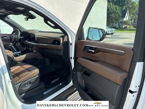 Used 2025 Chevrolet Suburban High Country AWD/4WD image 30