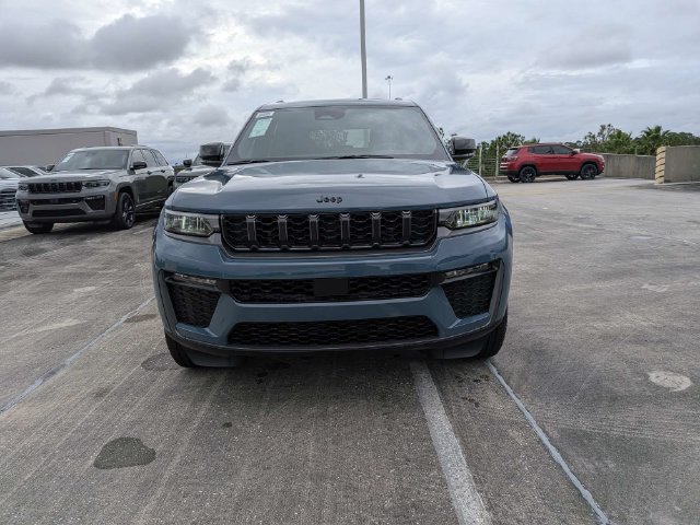 New 2027 Jeep Grand Cherokee Limited w/ Limited Altitude Package AWD/4WD image 9