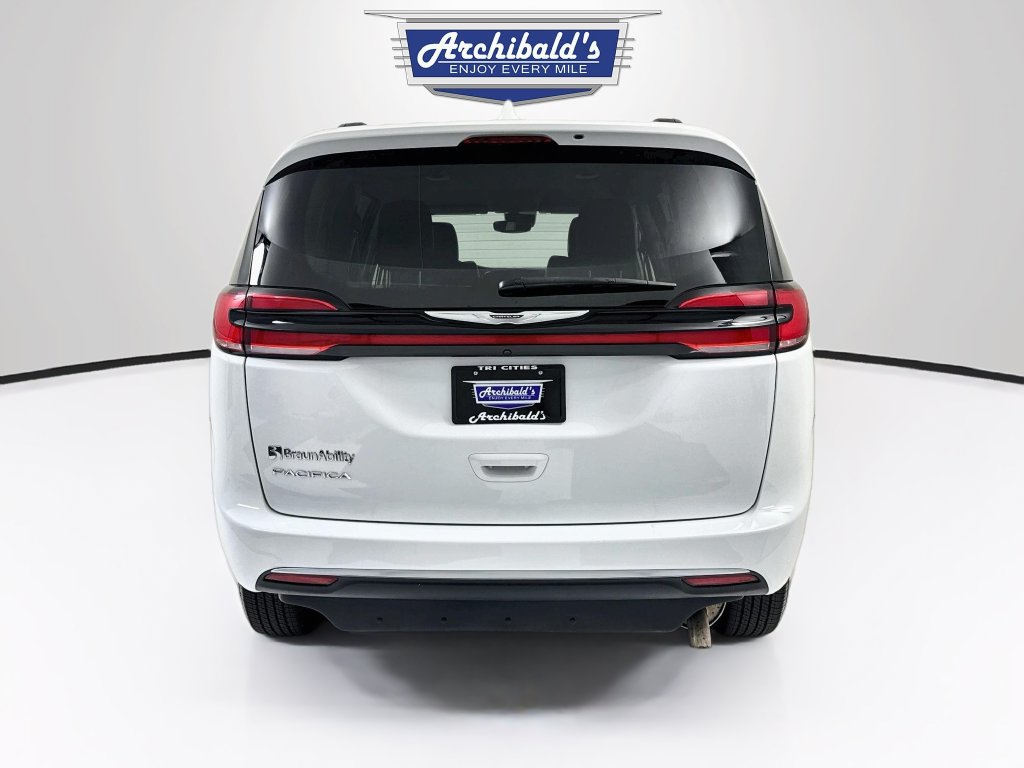 Used 2022 Chrysler Pacifica Touring-L FWD image 7