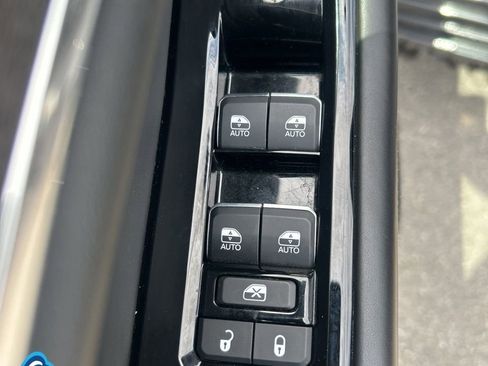 Used 2023 Jeep Grand Cherokee L Overland w/ Advanced Protech Group III AWD/4WD image 13