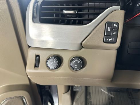 Used 2019 GMC Yukon SLT w/ Open Road Package AWD/4WD image 30