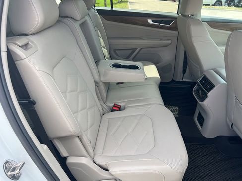 Used 2024 Volkswagen Atlas SE FWD image 45