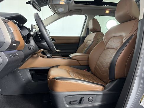 Certified 2024 Nissan Pathfinder Platinum AWD/4WD image 6