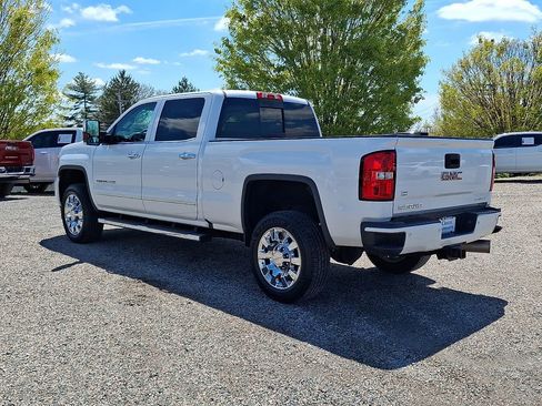 Used 2019 GMC Sierra 2500 Denali w/ Duramax Plus Package AWD/4WD image 7