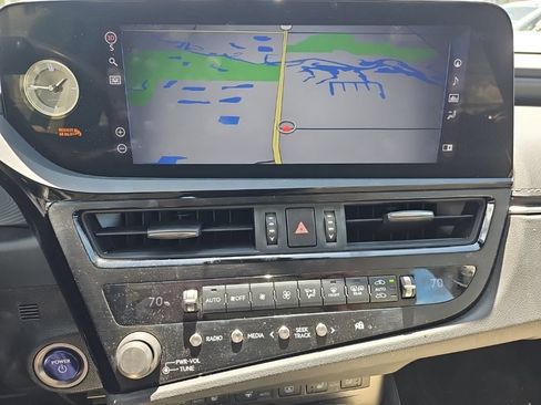 Used 2022 Lexus ES 300h w/ Accessory Package 2 FWD image 23