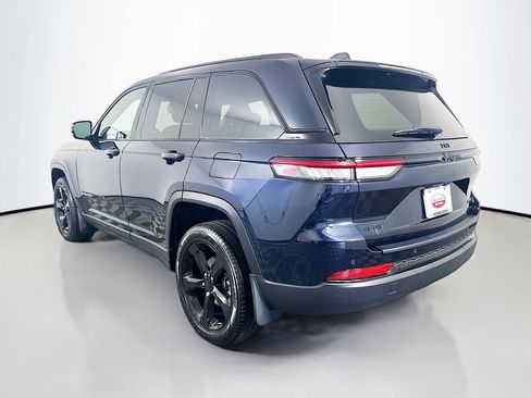 Used 2024 Jeep Grand Cherokee Limited w/ Black Appearance Package AWD/4WD image 7