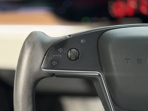 Used 2022 Tesla Model X image 46