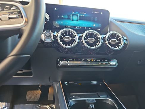 Used 2021 Mercedes-Benz GLA 250 4MATIC image 20