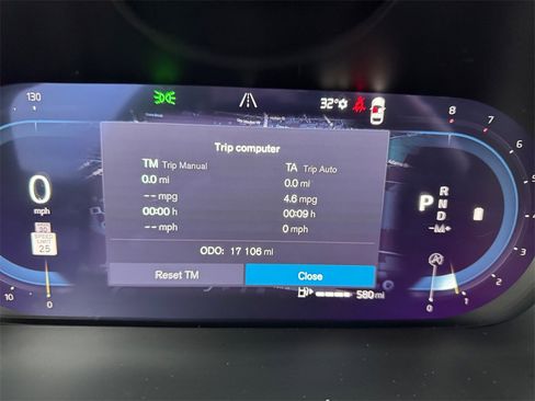 Certified 2025 Volvo XC60 B5 Plus image 24