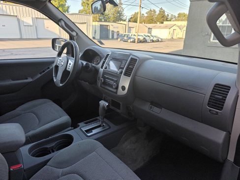 Used 2016 Nissan Frontier SV image 13