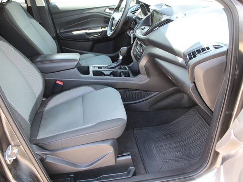 Used 2017 Ford Escape SE w/ Equipment Group 201A AWD/4WD image 8