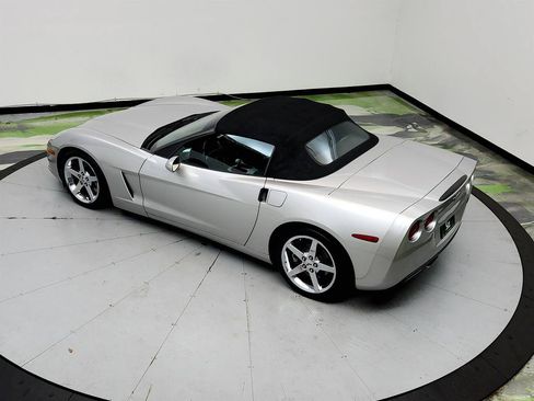 Used 2007 Chevrolet Corvette Convertible w/ Preferred Equipment Group RWD image 28