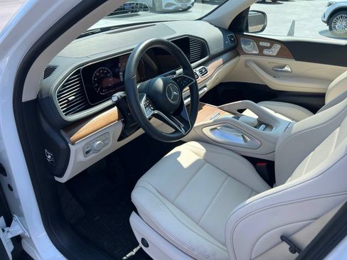 Used 2024 Mercedes-Benz GLS 450 4MATIC image 11